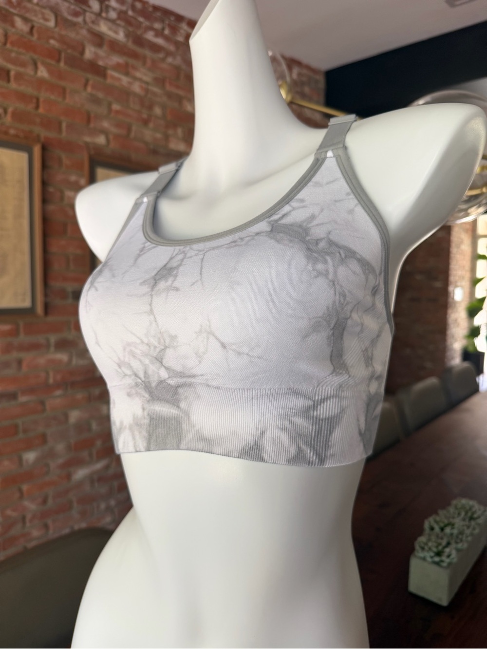 Avia Seamless Marble-Print Keyhole Sports Bra - Gray/White